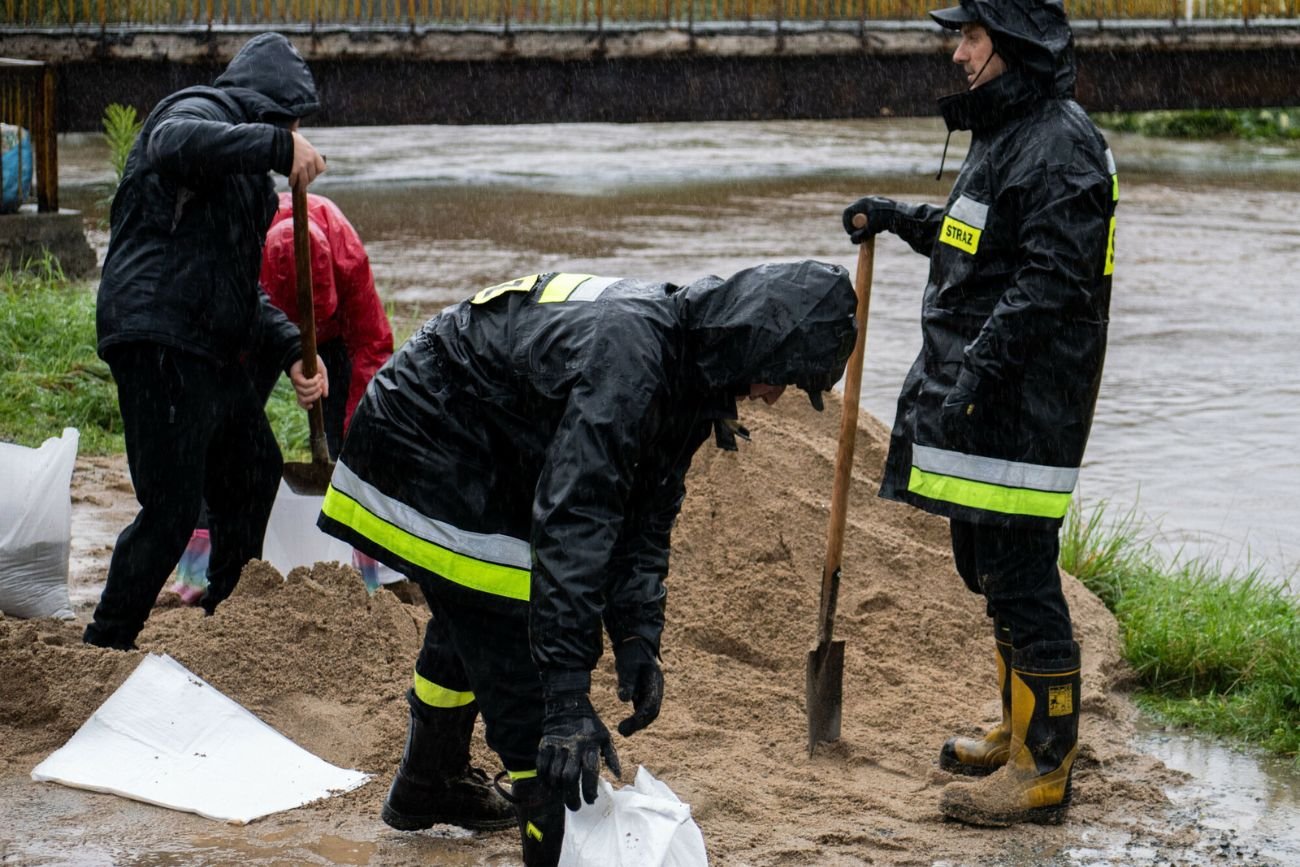Żagań częściowo ewakuowany. Woda wybiła studzienkami
