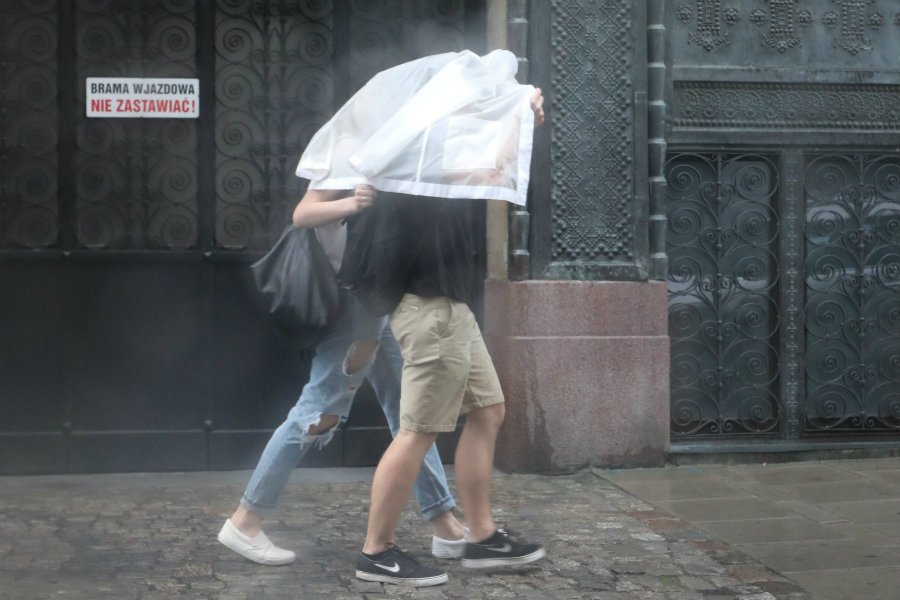 W czasie długiego weekendu mogą pojawić się gwałtowne burze.