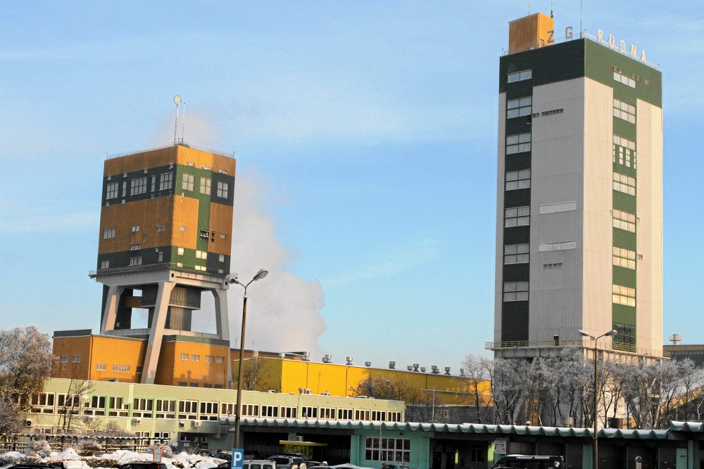 W Kopalni "Rudna", w Polkowicach doszło do poważnego wstrząsu. Nie żyje dwóch górników.