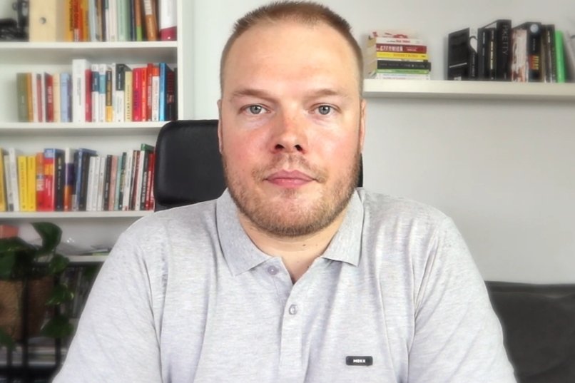 Bartosz Fiałek został zwolniony z pracy w płońskim szpitalu. Jego zdaniem to decyzja polityczna