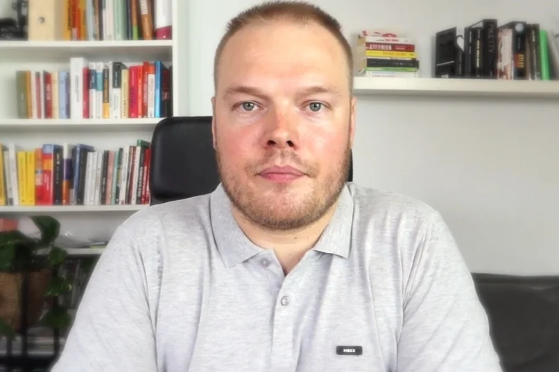 Bartosz Fiałek został zwolniony z pracy w płońskim szpitalu. Jego zdaniem to decyzja polityczna