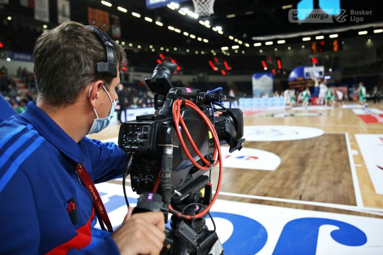 W Warszawie podczas trzeciego meczu finałowego Energa Basket Ligi Kibice zaatakowali operatora Polsatu