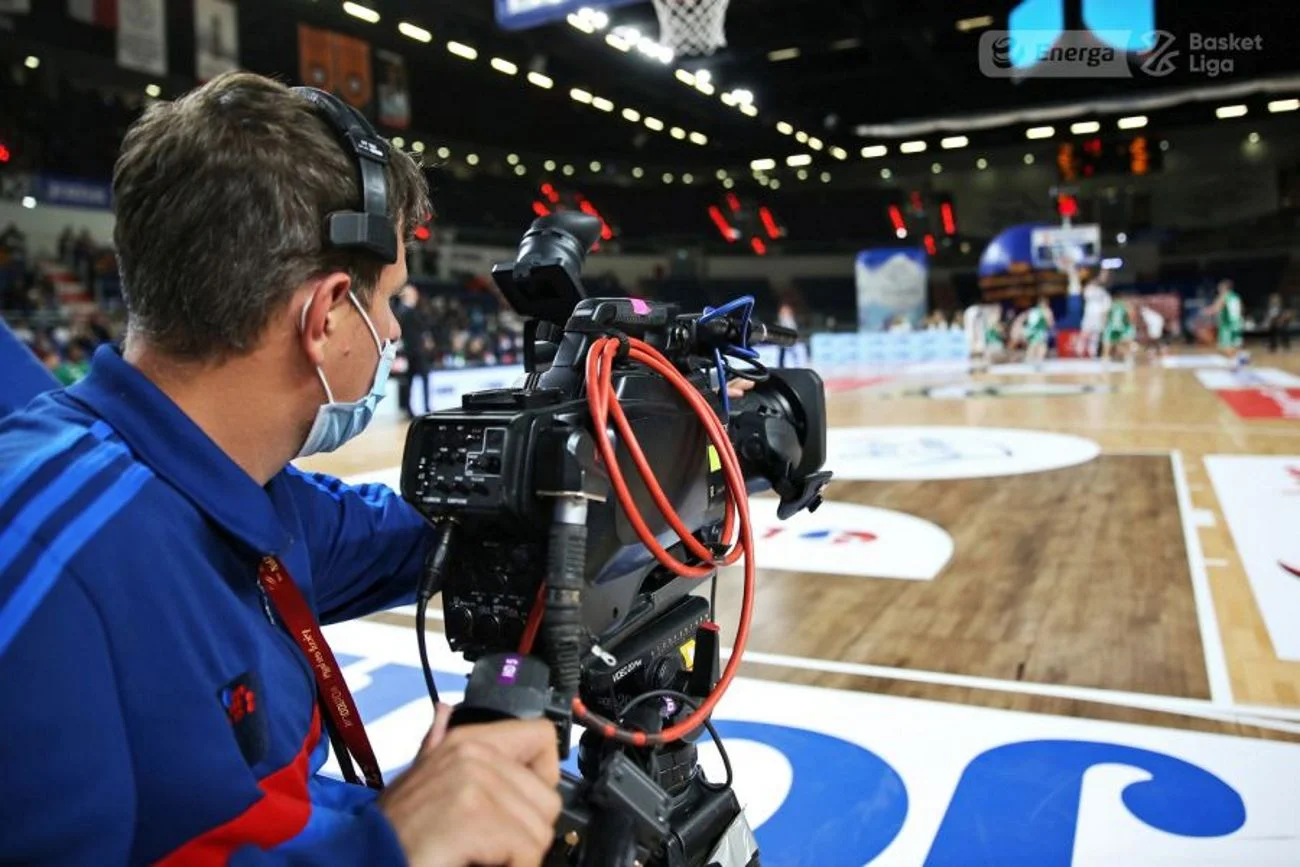 W Warszawie podczas trzeciego meczu finałowego Energa Basket Ligi Kibice zaatakowali operatora Polsatu
