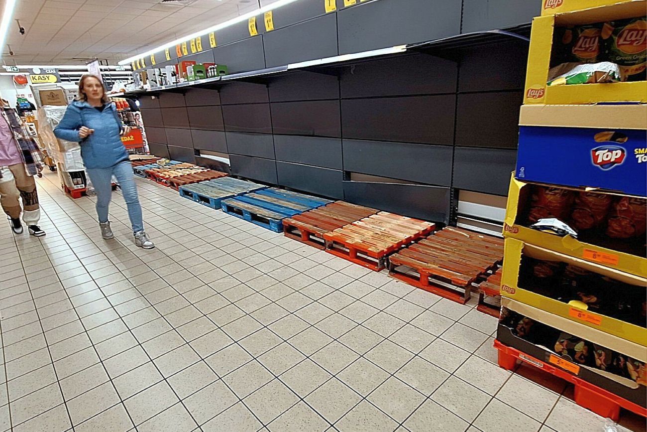 W wielu wrocławskich sklepach nie da się kupić butelkowanej wody i paczkowanej żywności