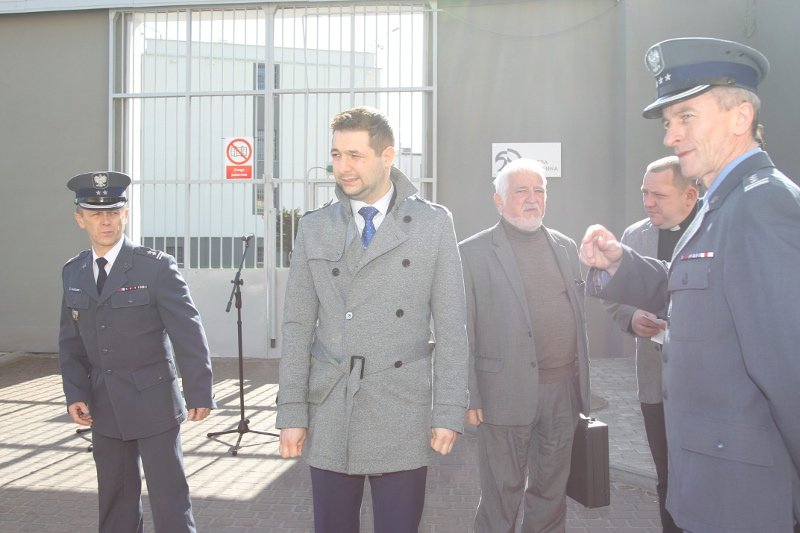 Związkowcy mówią, że ujawnili patologię w więzieniach i spotkała ich kara. Sugerują, że może to być zemsta urzędnika podległego ministrowi Jakiemu.