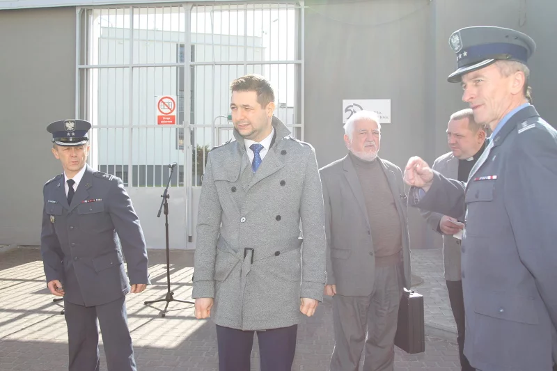 Związkowcy mówią, że ujawnili patologię w więzieniach i spotkała ich kara. Sugerują, że może to być zemsta urzędnika podległego ministrowi Jakiemu.