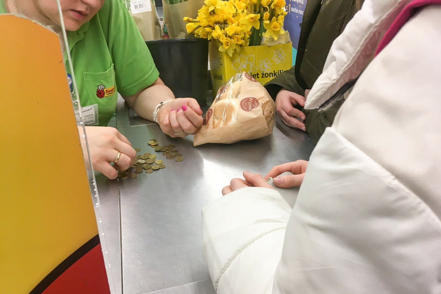 Do której będzie czynna Biedronka przed Wielkanocą 2025? Biedronka - godziny pracy sklepów przed Wielkanocą 2025. Jest rozpiska