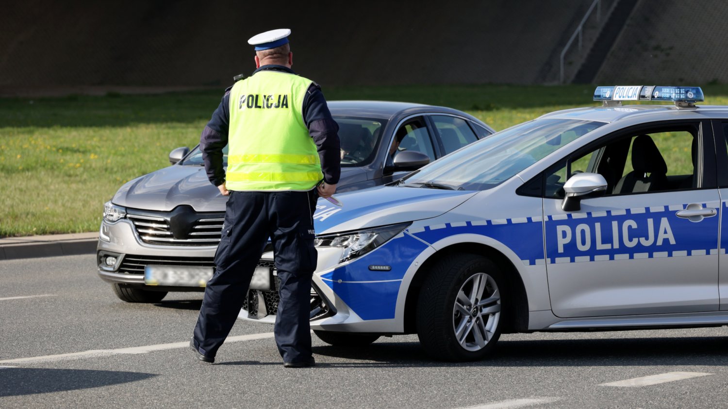 Nowa akcja policji na Wielkanoc. Drogówka właśnie stoi z batem na kierowców