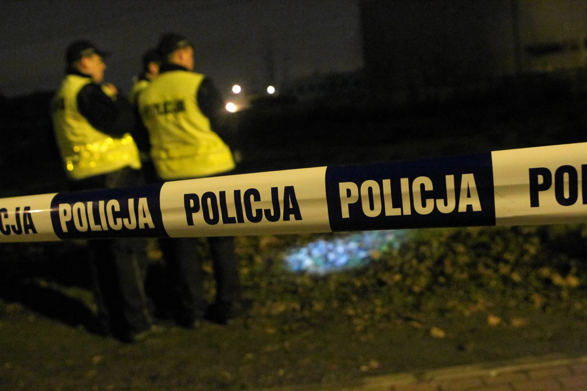 Policjanci skłamali mówiąc, że przeszukali mieszkanie. Ciało 20-latki leżało w nim ponad tydzień.