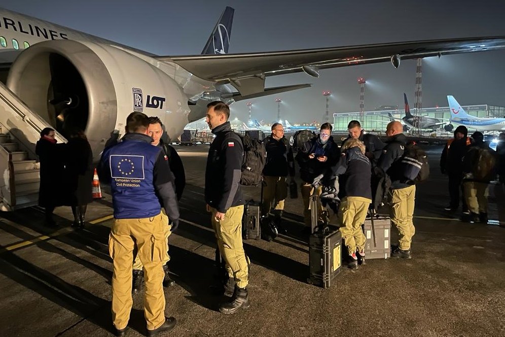 Polscy strażacy wylądowali już w Turcji.