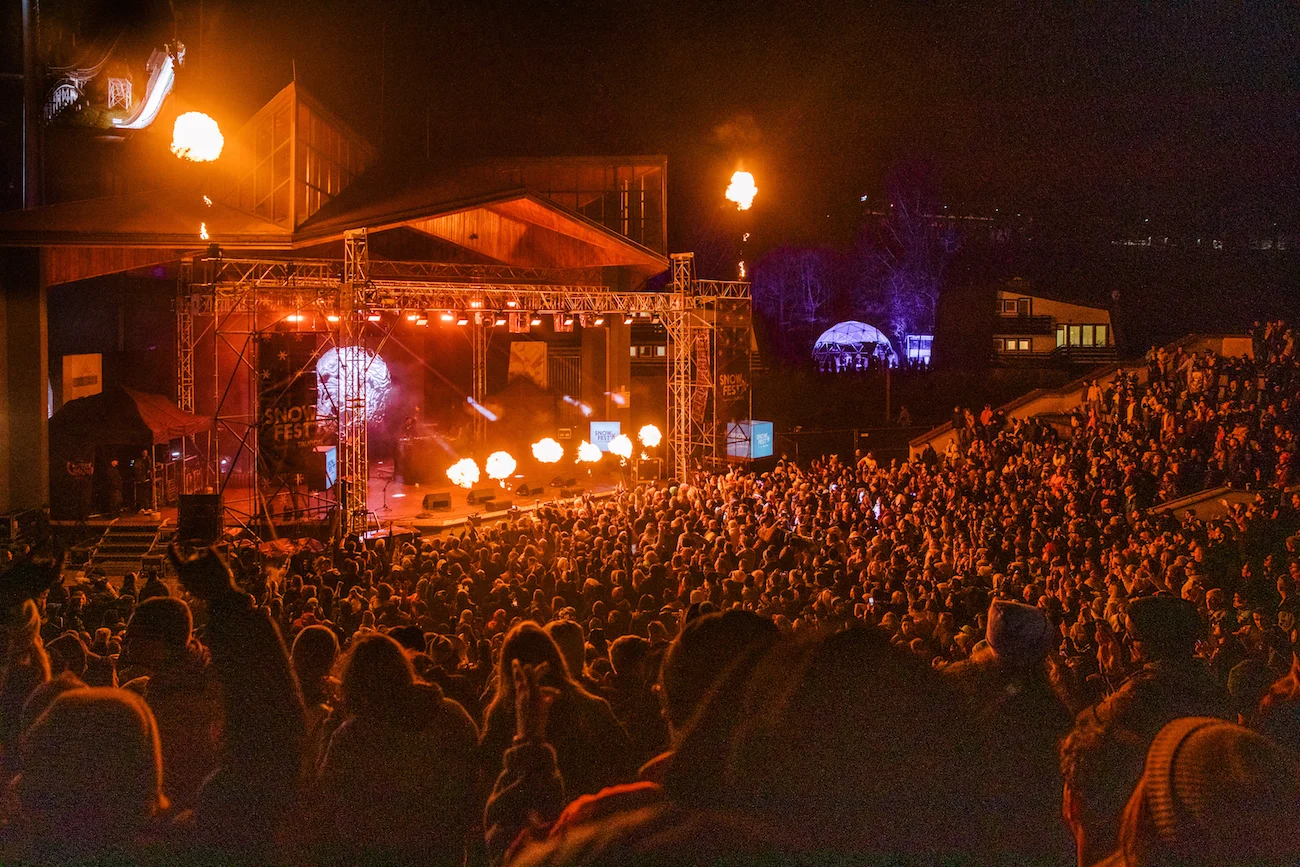 Oto, czym przyciąga widownię SnowFest Festival, coroczny festiwal muzyczno-sportowy w Polsce.