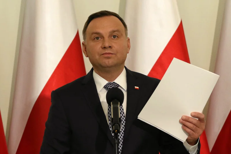 Student prawa, działacz ruchu Obywatele RP zwrócił się do prezydenta z prośbą o pomoc w związku z decyzją policji o umorzeniu postępowania w sprawie tego, że ktoś go śledzi. Wiele wskazuje na to, że byli to... policjanci.