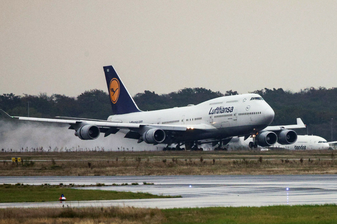 Awaryjne lądowanie na Rodos. Niezidentyfikowany zapach w sektorze kuchennym.