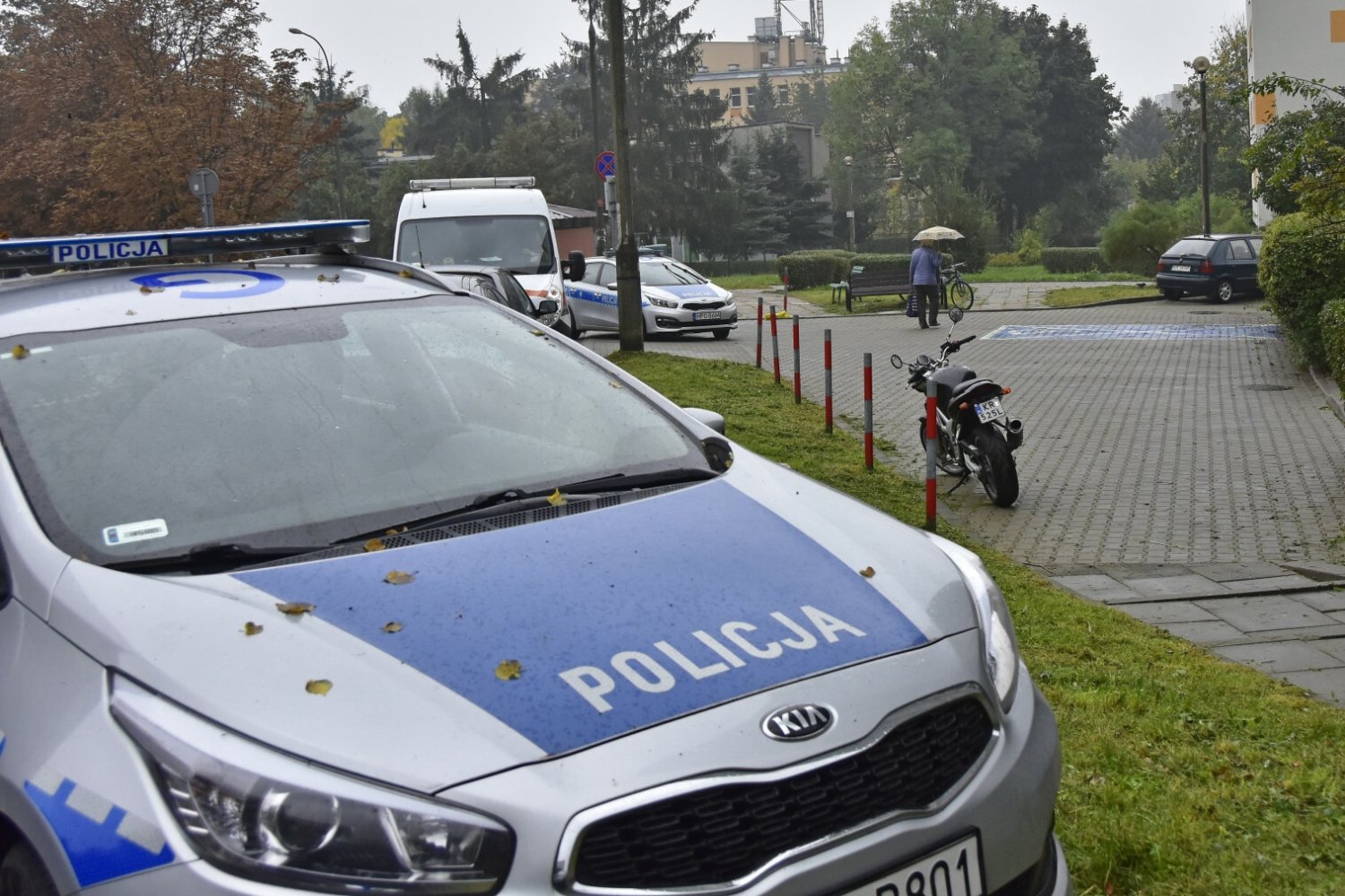 Tychy. Służby odkryły w mieszkaniu ciała dwóch osób.