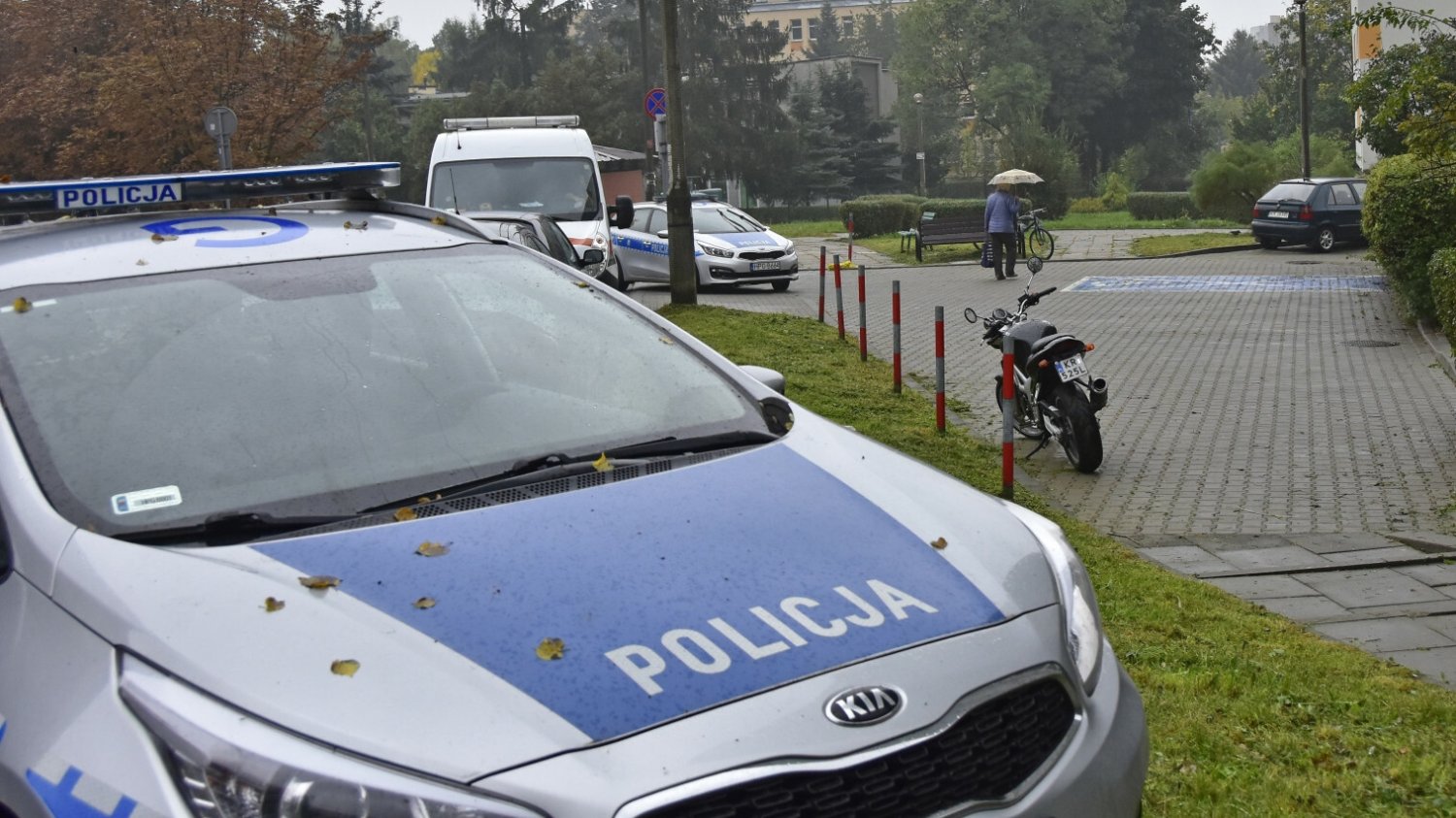 Tychy. Służby odkryły w mieszkaniu ciała dwóch osób.