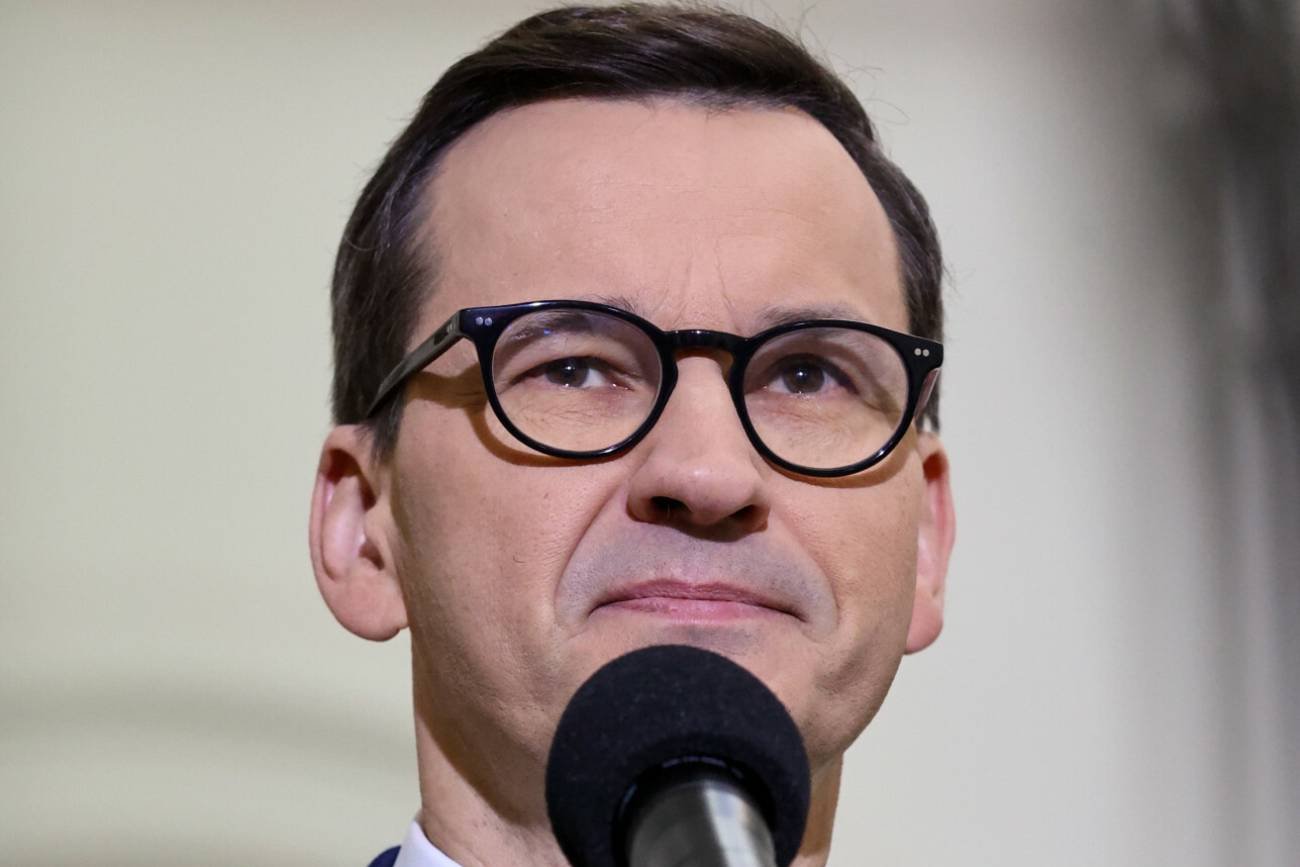 Kim jest ksiądz January Wątroba? Mateusz Morawiecki dostał od niego działkę