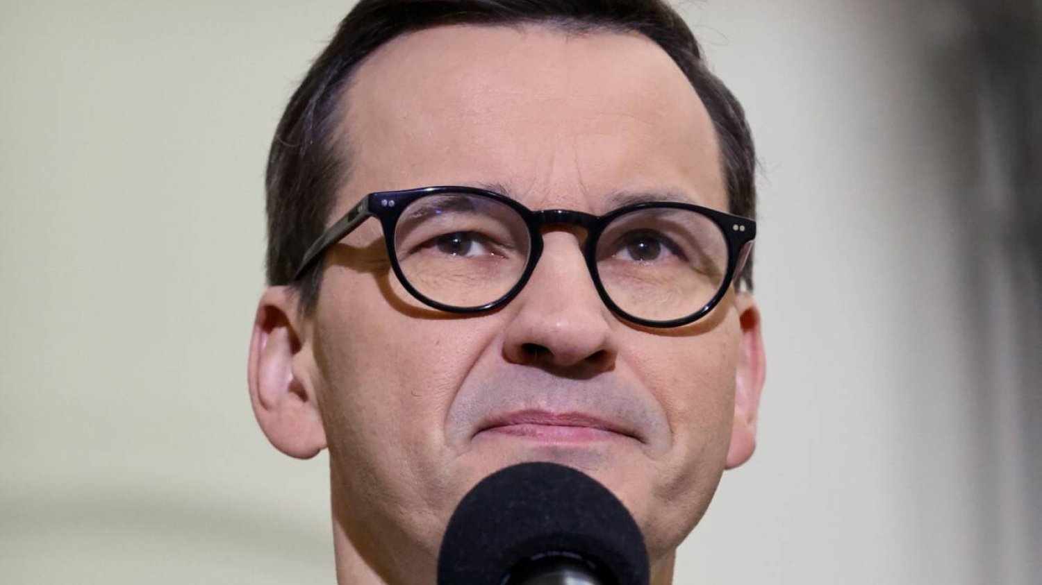 Kim jest ksiądz January Wątroba? Mateusz Morawiecki dostał od niego działkę