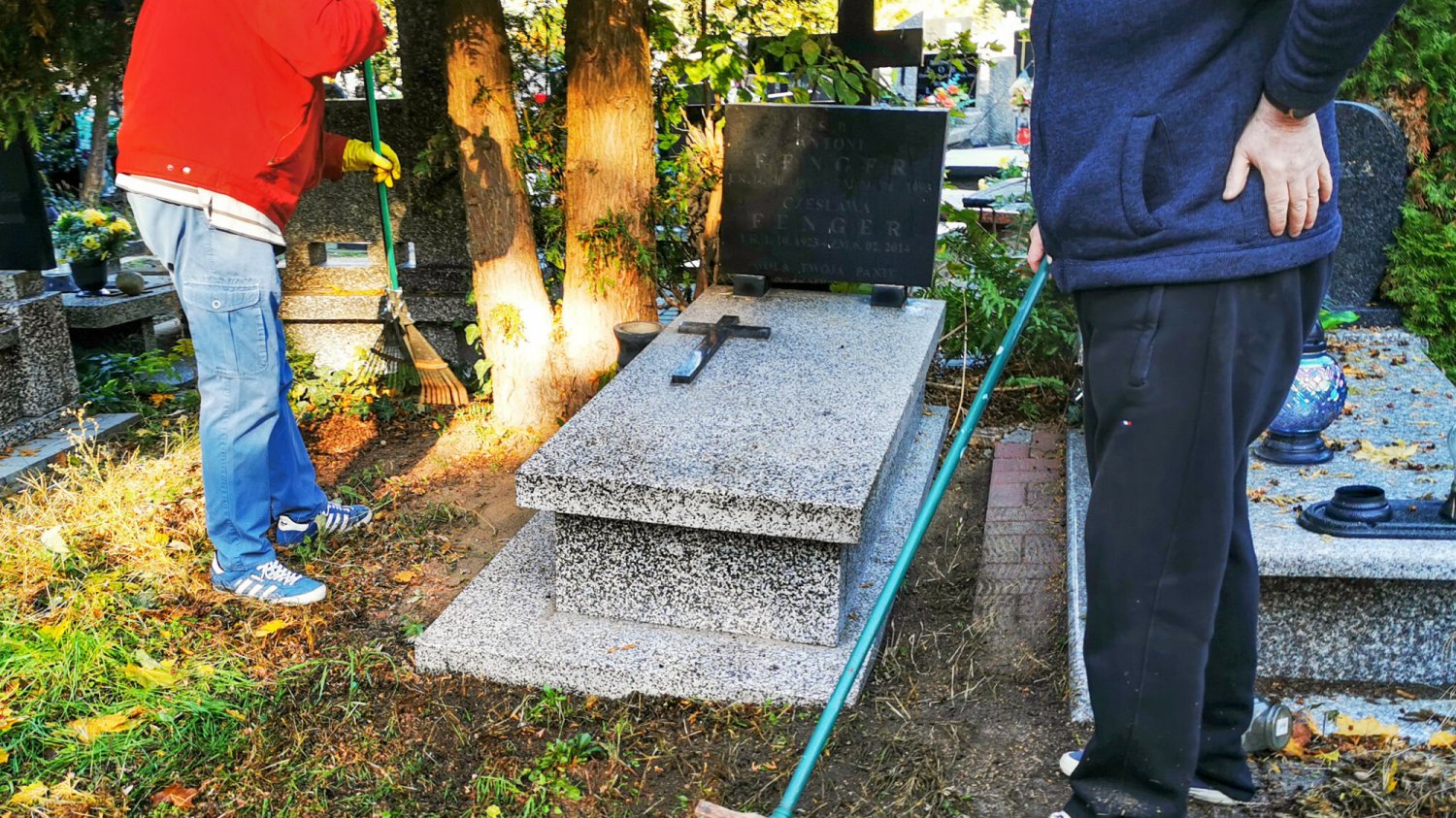 Miasta pobierają opłaty za prawo do grobu, wjazd i inne usługi cmentarne. Prokurator i sąd uważa, że to nielegalne Właściciele grobów dostaną zwrot pieniędzy za niektóre opłaty np. za prawo do grobu?