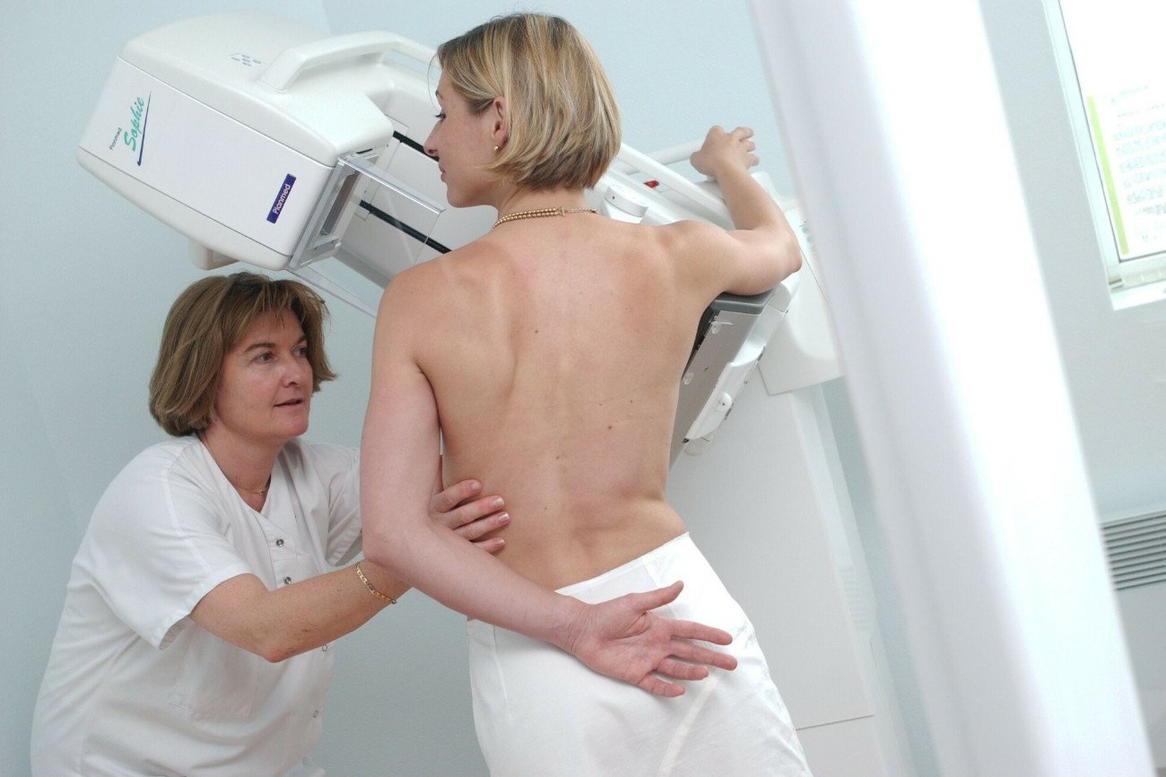 Rak piersi jest diagnozowany coraz częściej. Wkrótce więcej kobiet skorzysta z programu profilaktycznej mammografii.