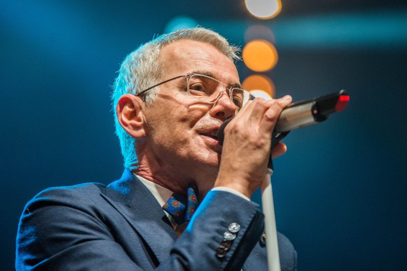 Robert Janowski może stracić rolę prowadzącego programu "Jaka to melodia?".