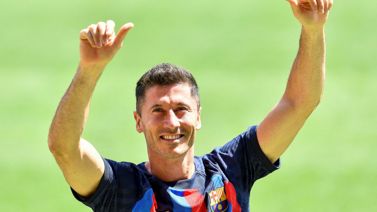 Tysiące fanów FC Barcelona powitały Roberta Lewandowskiego na Camp Nou