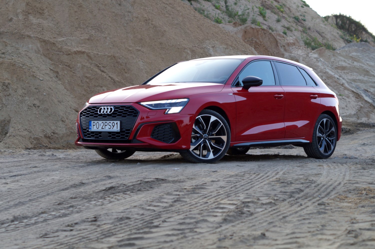 Audi A3 Sportback sprawia wrażenie kompaktu idealnego. Przez lata przeszło niesamowitą metamorfozę.