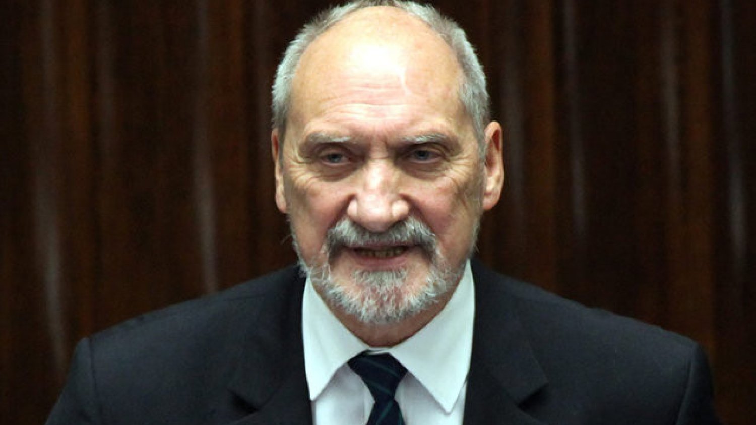 Komisja obrony narodowej odrzuciła wniosek PO o zawieszenie szefa MON w związku z informacjami jego związkach z rosyjskimi służbami