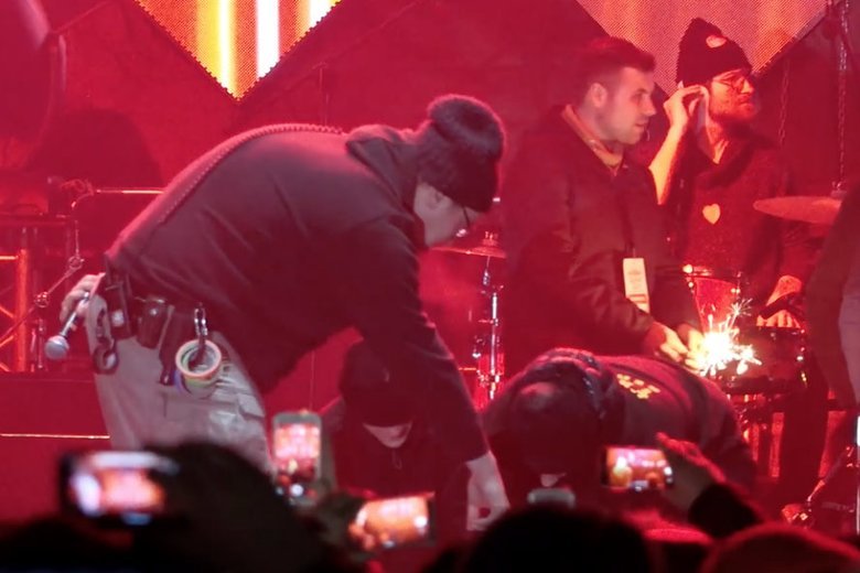 To pracownik techniczny powalił Stefana W., zanim podbiegli do niego pracownicy ochrony.