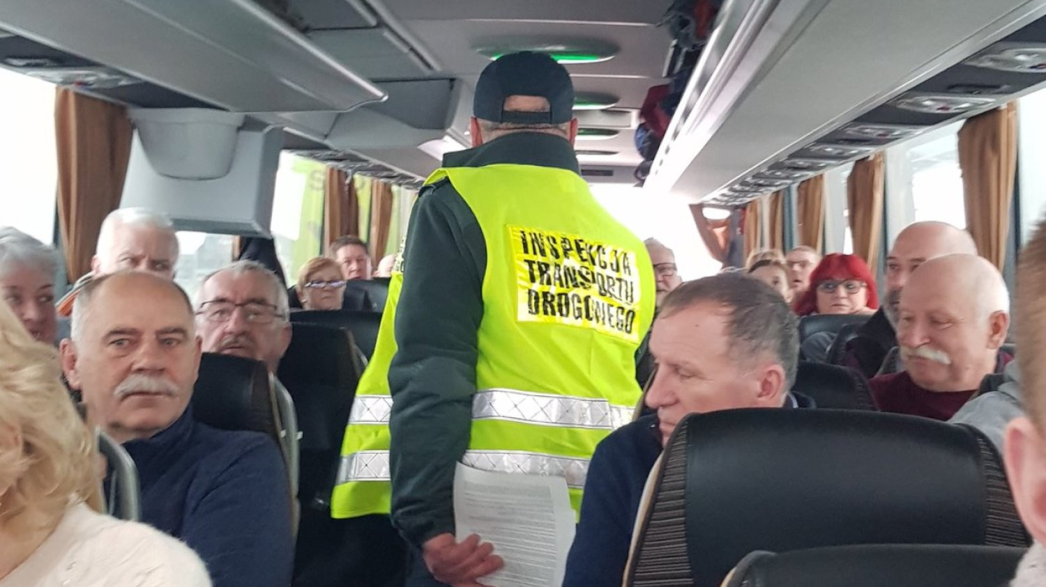 PiS grzmi o zatrzymywaniu autokarów jadących na "marsz Wolnych Polaków". "Boją się nas"