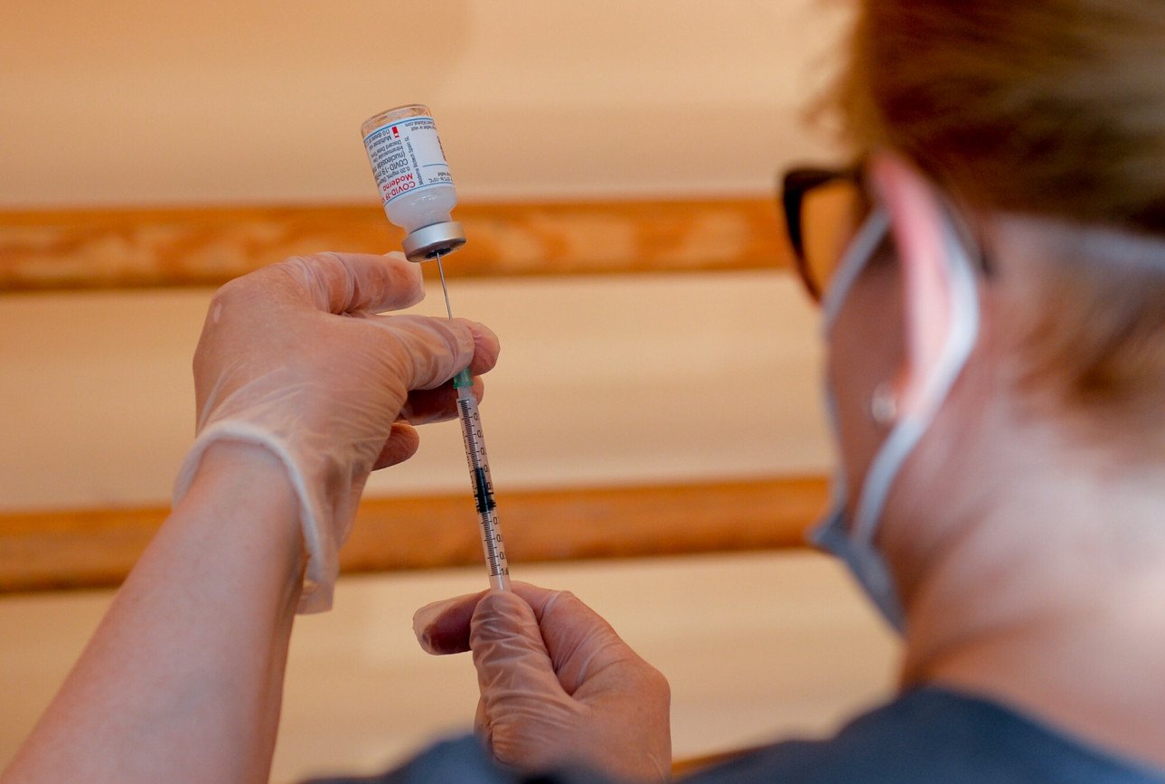 Co będzie z niezaszczepionymi nauczycielami? Kowalczyk: wysłać na zdalne.