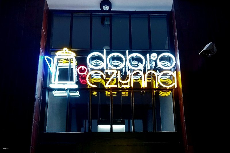 W Warszawie powstało miejsce, w którym razem z kubkiem kawy pomagasz potrzebującym dzieciakom.