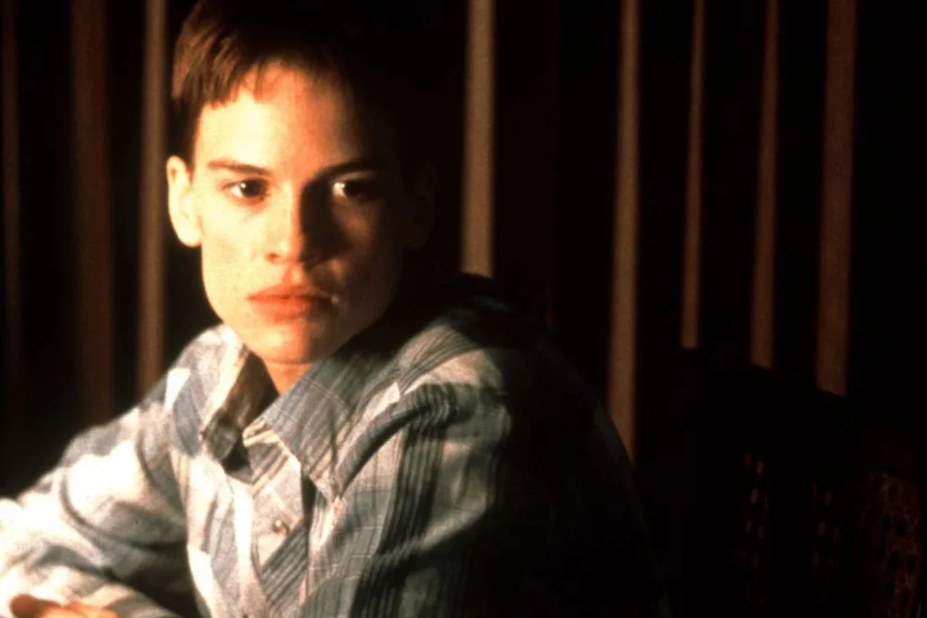Hilary Swank w filmie "Nie czas na łzy".