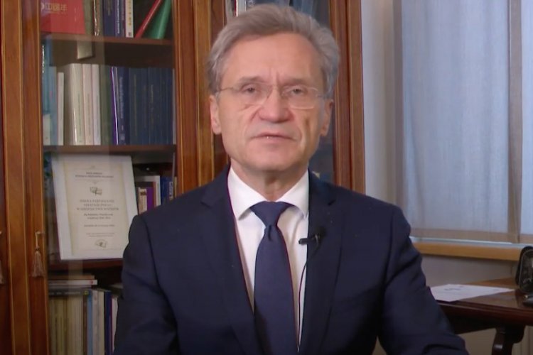 Rektor WUM prof. Zbigniew Gaciong przeprasza za szczepienia poza kolejnością. Rektor WUM prof. Zbigniew Gaciong przeprasza za szczepienia na COVID-19 poza kolejnością.