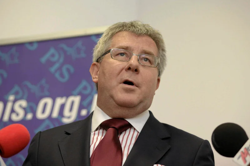 Europoseł Prawa i Sprawiedliwości Ryszard Czarnecki na jednym spotkaniu z Władimirem Putinem. "Nie podałem mu ręki" - przekonuje.