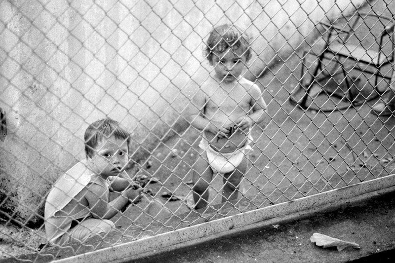 Przełom lat 80-tych i 90-tych przyniósł zapełnienie sierocińców. Na zdjęciu warszawski Dom Małego Dziecka w 1989 roku.