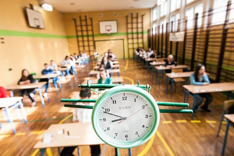 Ruch Palikota chce wprowadzić do szkół obowiązkowy przedmiot "wiedza o seksualności" człowieka. – Dzieci nie mogą dłużej czekać – mówi prowadząca projekt Wanda Nowicka.