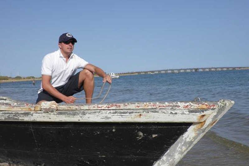 Dariusz Joński nawet podczas wakacji nie odcina się od polityki – zabiera ze sobą biografie światowych przywódców.