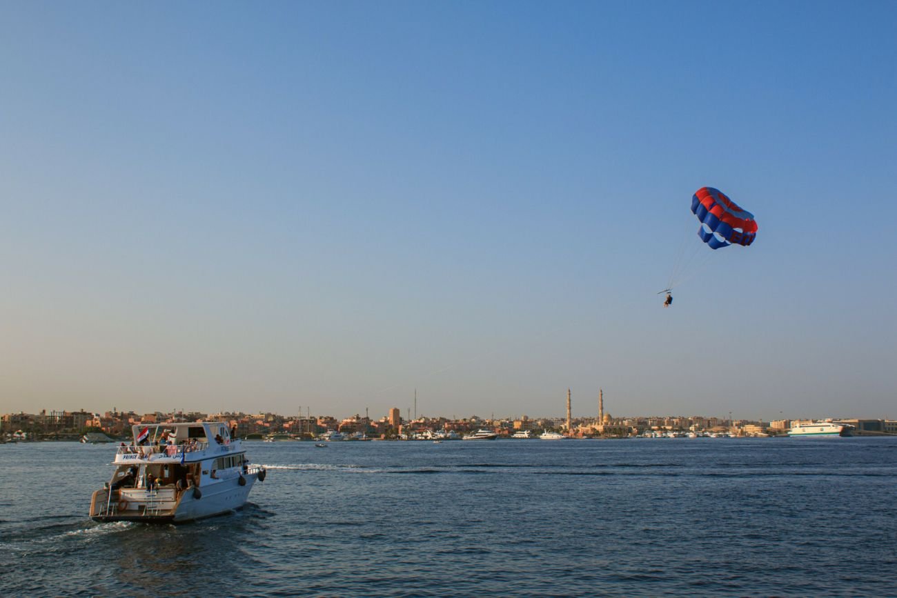 Tragedia w wakacyjnym raju Polaków. Turystka zginęła podczas parasailingu