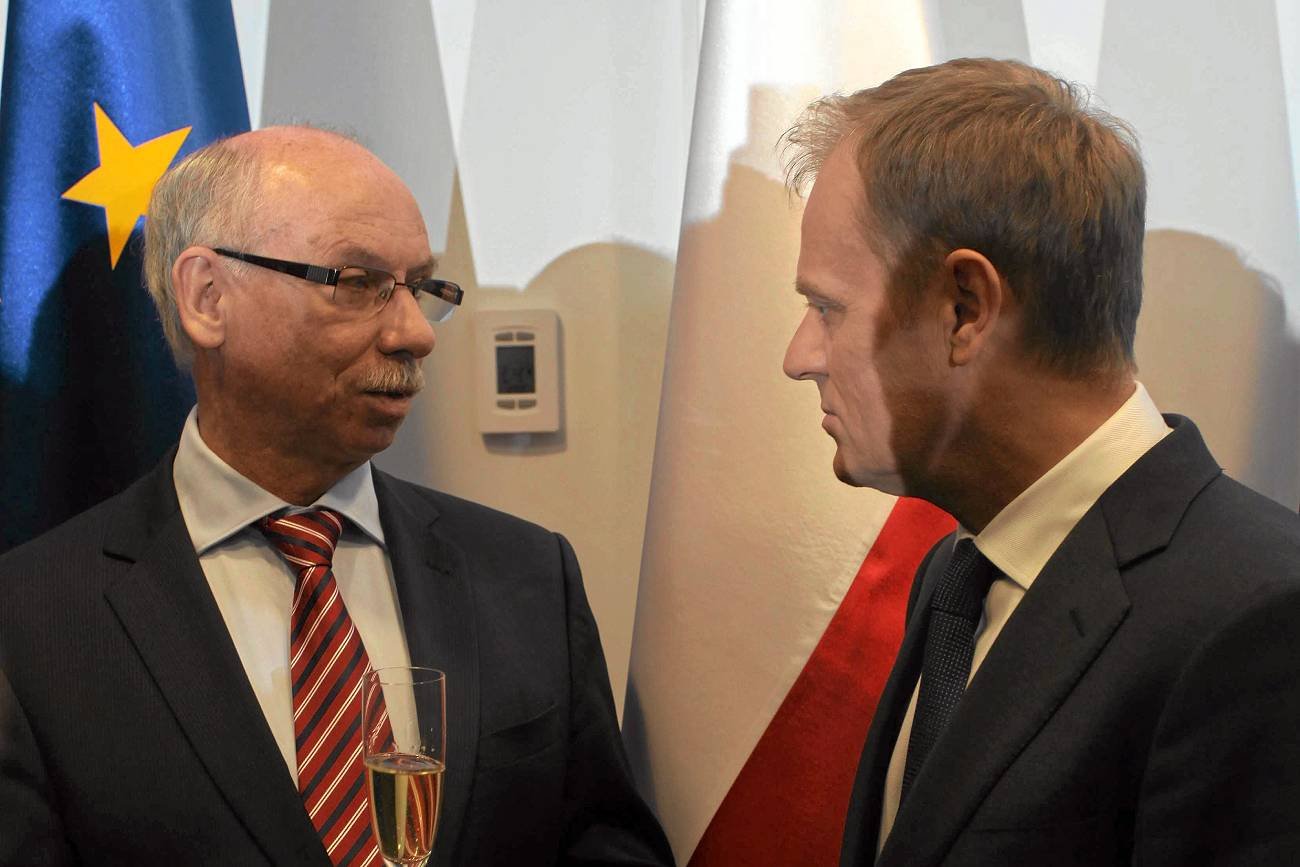 Janusz Lewandowski wskazał, co przemawia za tym, że Donald Tusk wróci do polskiej polityki. Janusz Lewandowski i Donald Tusk w 2011 roku.