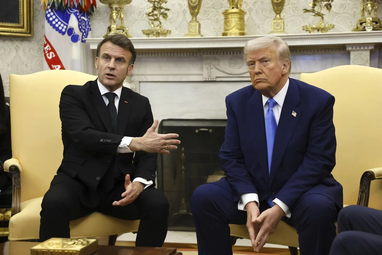 Pierwszy postawił się Trumpowi, to ważna lekcja dla Dudy. "Stroi się w piórka Napoleona" Nowy lider w negocjacjach z Trumpem. Macron pokazał miejsce Dudzie
