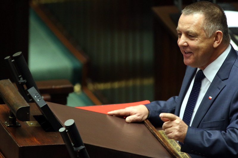 Tylko w Ministerstwie Finansów nagrody wypłacane urzędnikom to niemal 80 mln złotych.