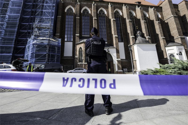 Ksiądz z Oleśnicy szuka motywu ataku na duchownego przed kościołem we Wrocławiu.