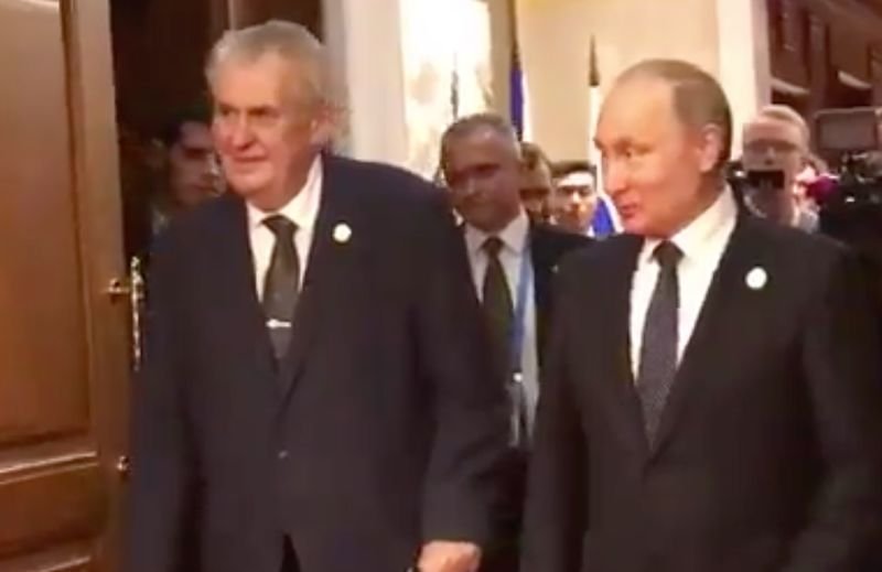 Prezydent Czech Milosz Zeman w towarzystwie prezydenta Rosji Władimira Putina
