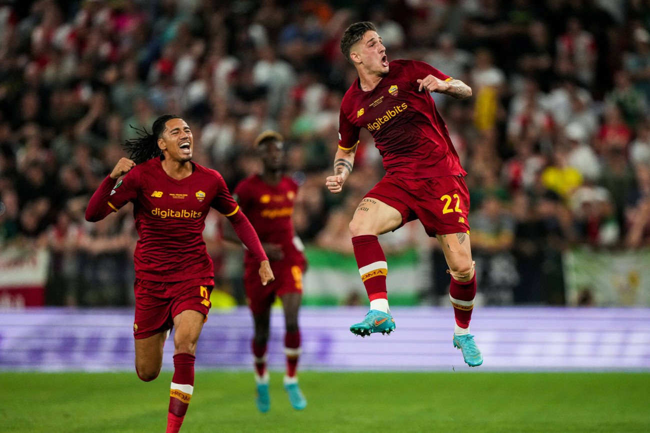 Nicolo Zaniolo zdobył złotego gola dla Romy w wygranym 1:0 meczu finału Ligi Konferencji na stadionie w Tiranie.