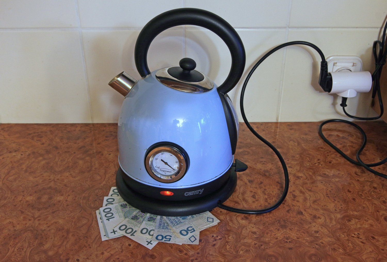 Ile kosztuje nas gotowanie wody w czajniku? Sprawdź nasze wyliczenia