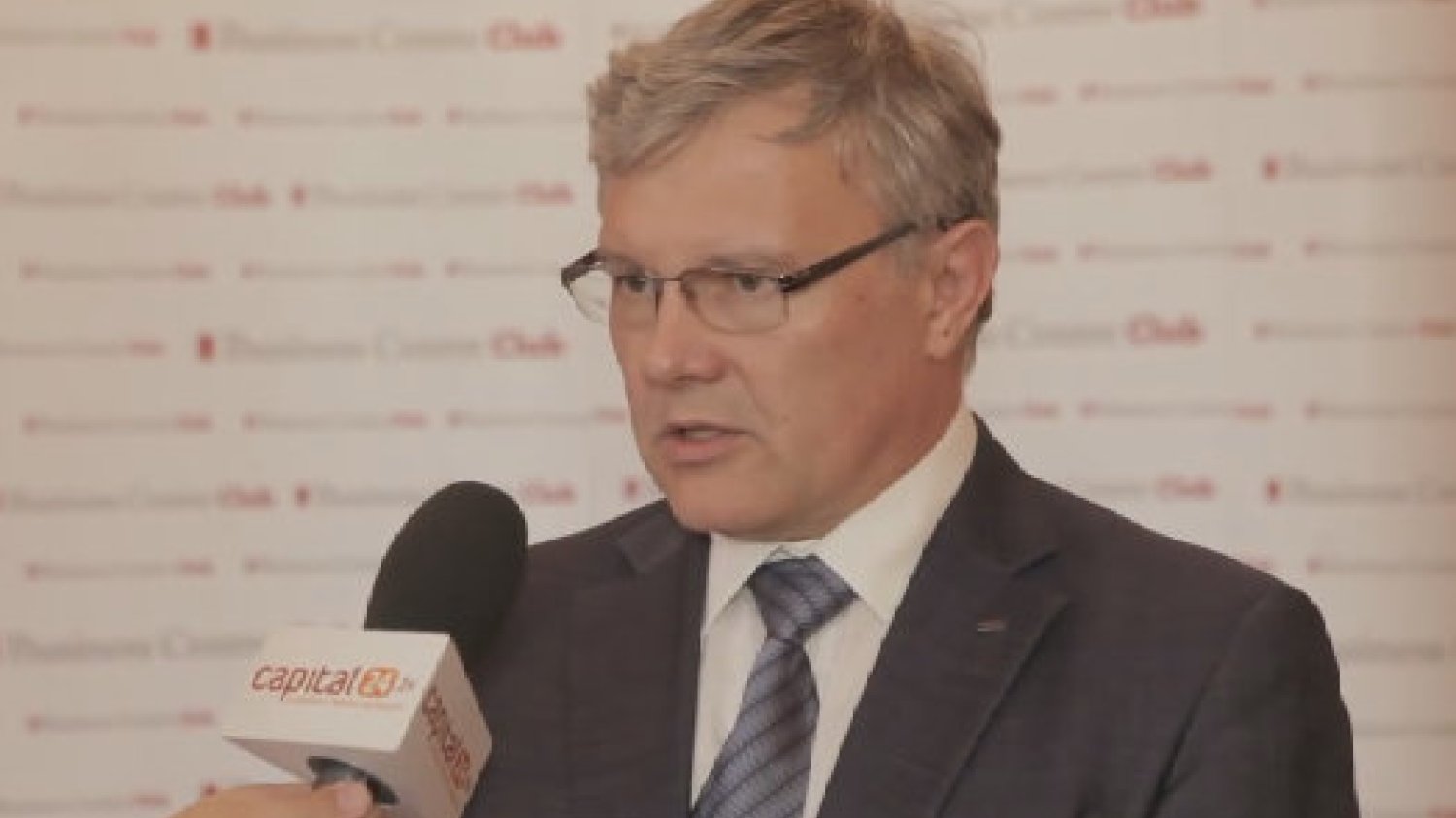 Wojciech Warski, prezes Softex Data - jego informatyczna firma pracowała dla  Pekao SA, Tauronu, Lotto czy fabryki opon Dębica. Na rządowych zleceniodawcach nie zostawia suchej nitki.