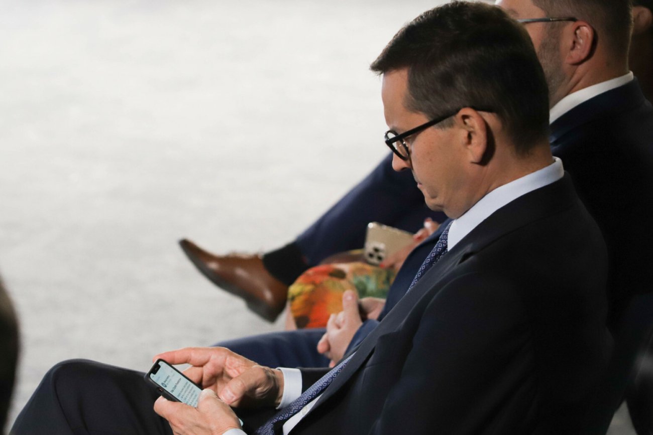 Morawiecki w aferze mailowej. Zmienił tylko adres poczty i nadal jej używał