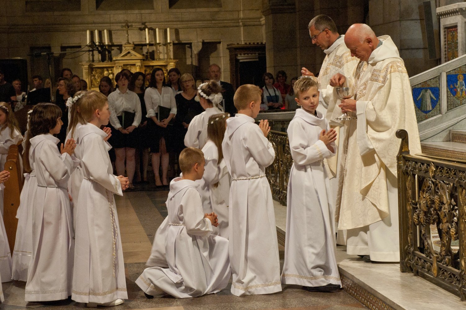 Bywa, że religia po latach wciąż odciska piętno nawet na tych, którzy w między czasie utracili wiarę (zdjęcie ilustracyjne)