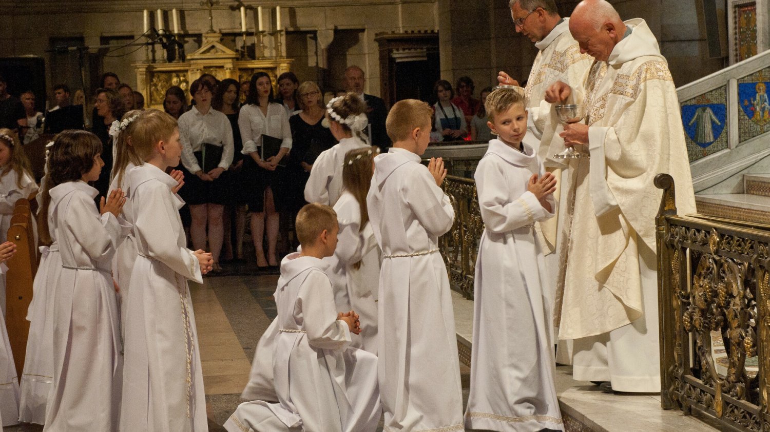 Bywa, że religia po latach wciąż odciska piętno nawet na tych, którzy w między czasie utracili wiarę (zdjęcie ilustracyjne)