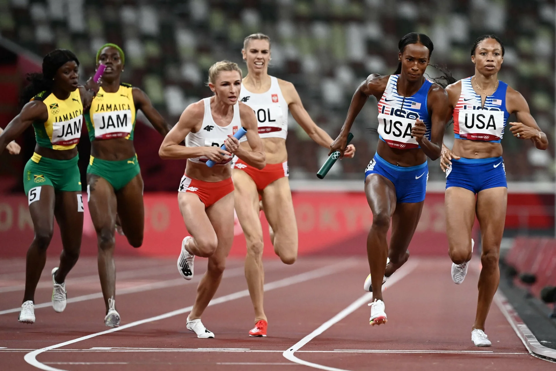 Sprinterki z USA oraz Jamajki w walce o medale olimpijskie w Tokio mierzyły się m.in. z Biało-Czerwonymi
